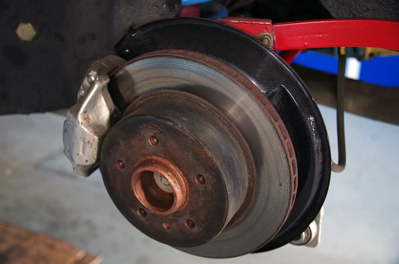 Vehicle receiving courtesy advice & repair reports near Waitara